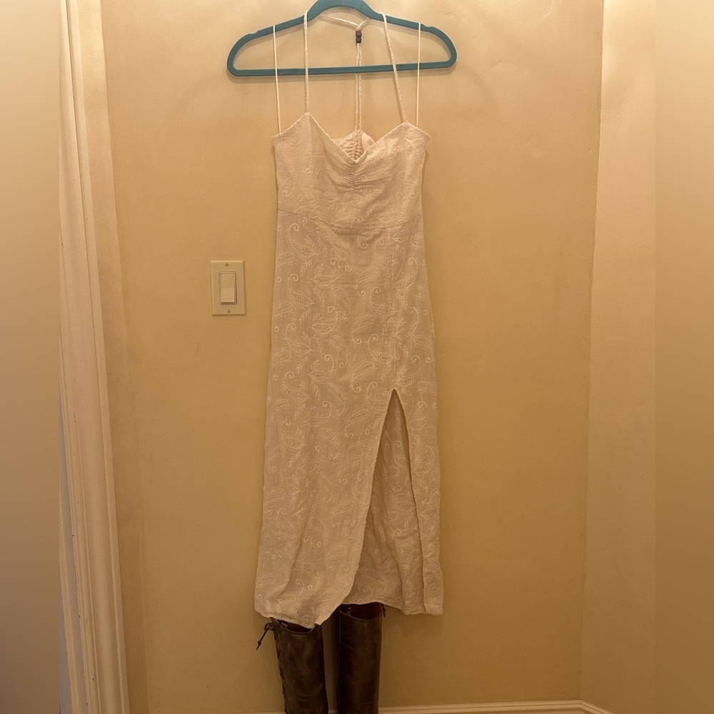 Zara linen cream dress with back cutout and slit in paisley pattern